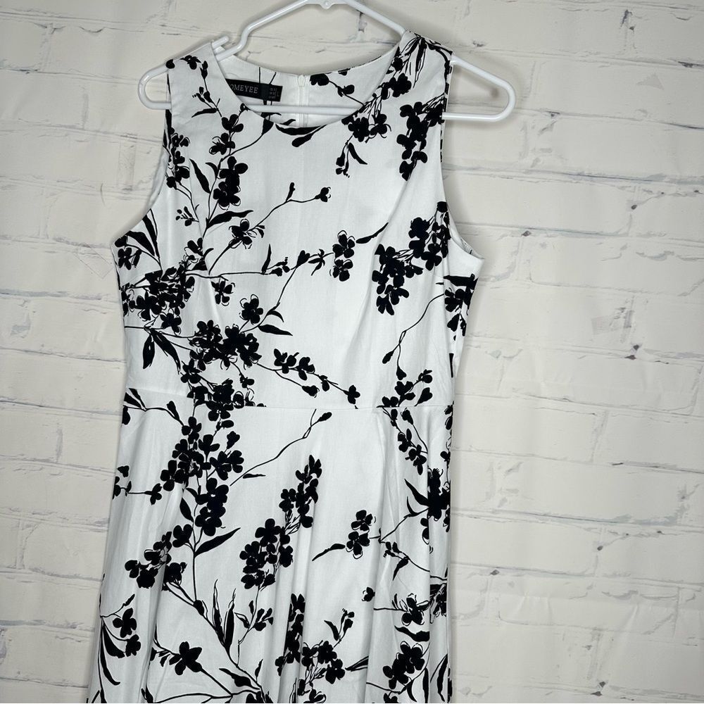 Homeyee size 8 black & white‎ dress